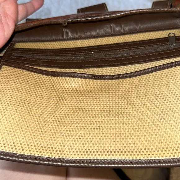 Dooney and Bourke 2-Tone Brown Croc Embossed large Bucket Tote Shoulder Bag (H) - Picture 9 of 9